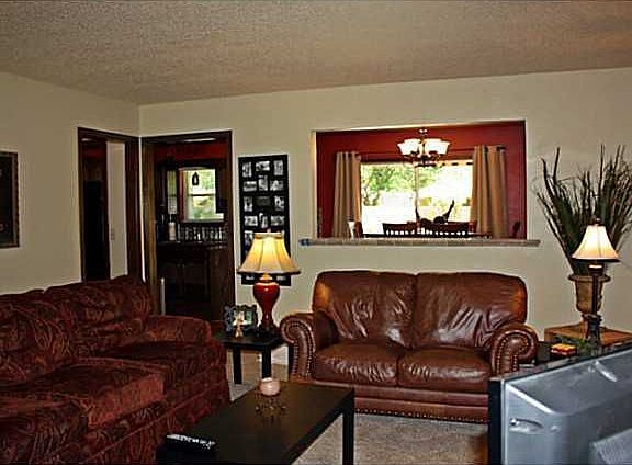 4th image of 525 Larkspur Ln