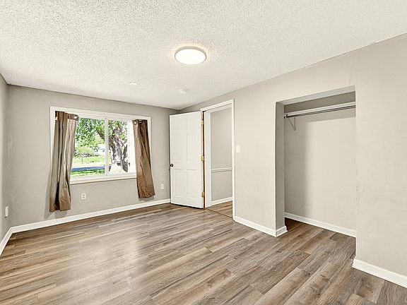 3rd image of 720 10th Ave SE