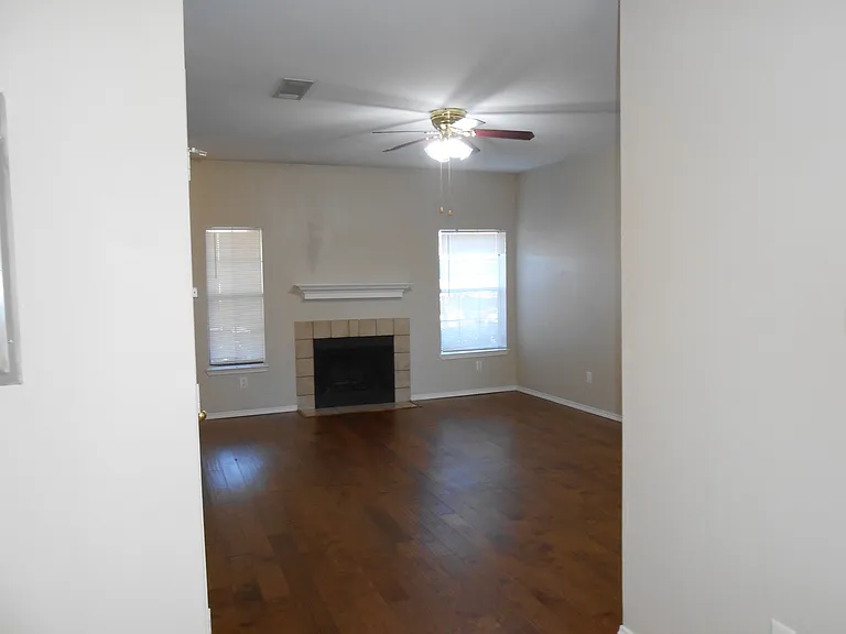 Hulen Heights Apartments — Photo 27
