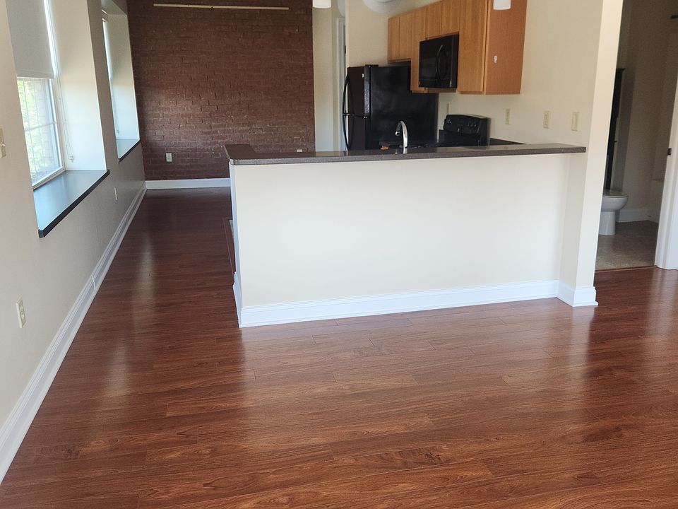 1st image of 400 McKinley Ave NW #B