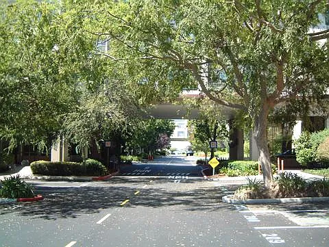 2 Commodore Dr — Photo 9