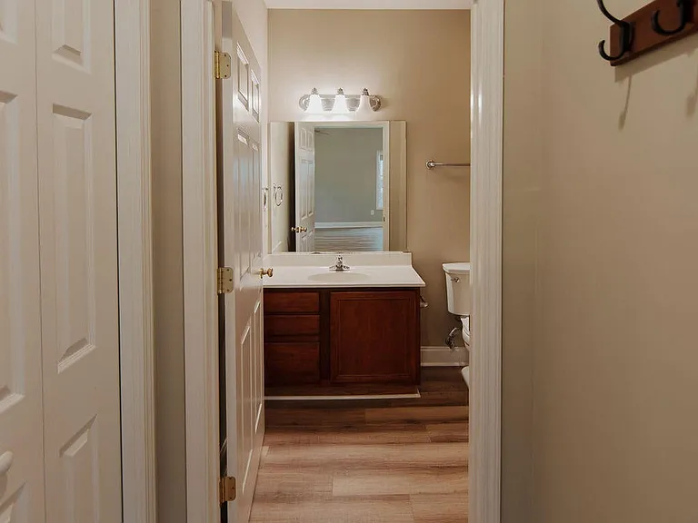 106 Hardinberry St — Photo 5