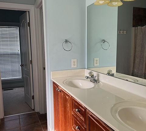 3rd image of 3840 Henricks Hill Dr