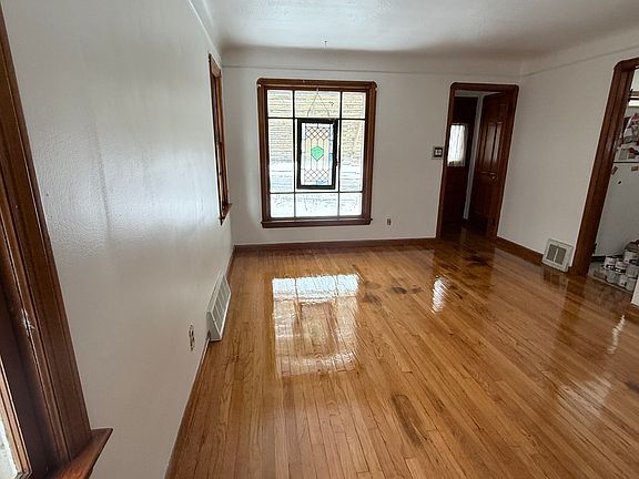 2nd image of 4289 Brookside Blvd