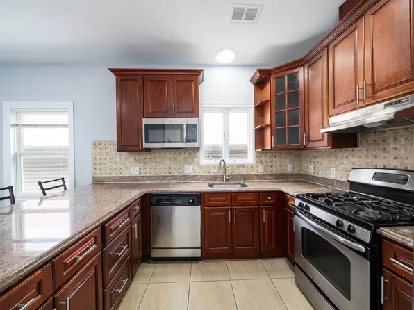 187 Zabriskie Street image 2 of 11