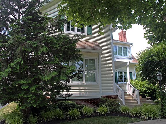 2nd image of 482 Fairmont Dr