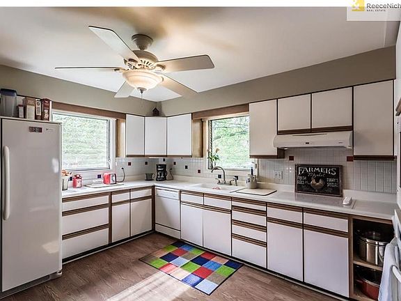 5th image of 8301 W 91st St