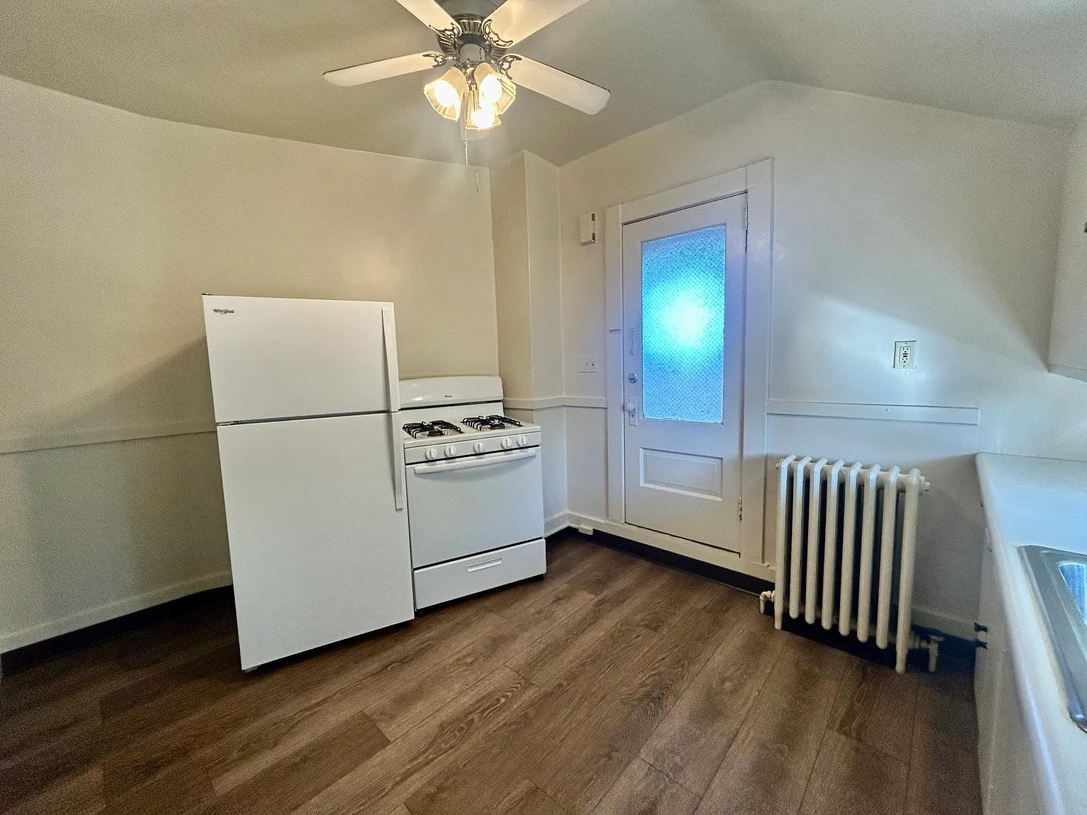 2 bed, 950 sqft, $950 — Photo 2