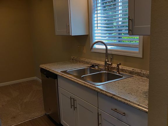 4th image of 10835 NE 68th St #201