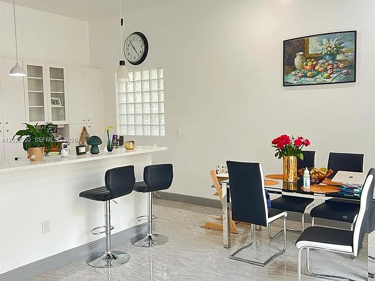 1120 Papaya St — Photo 2