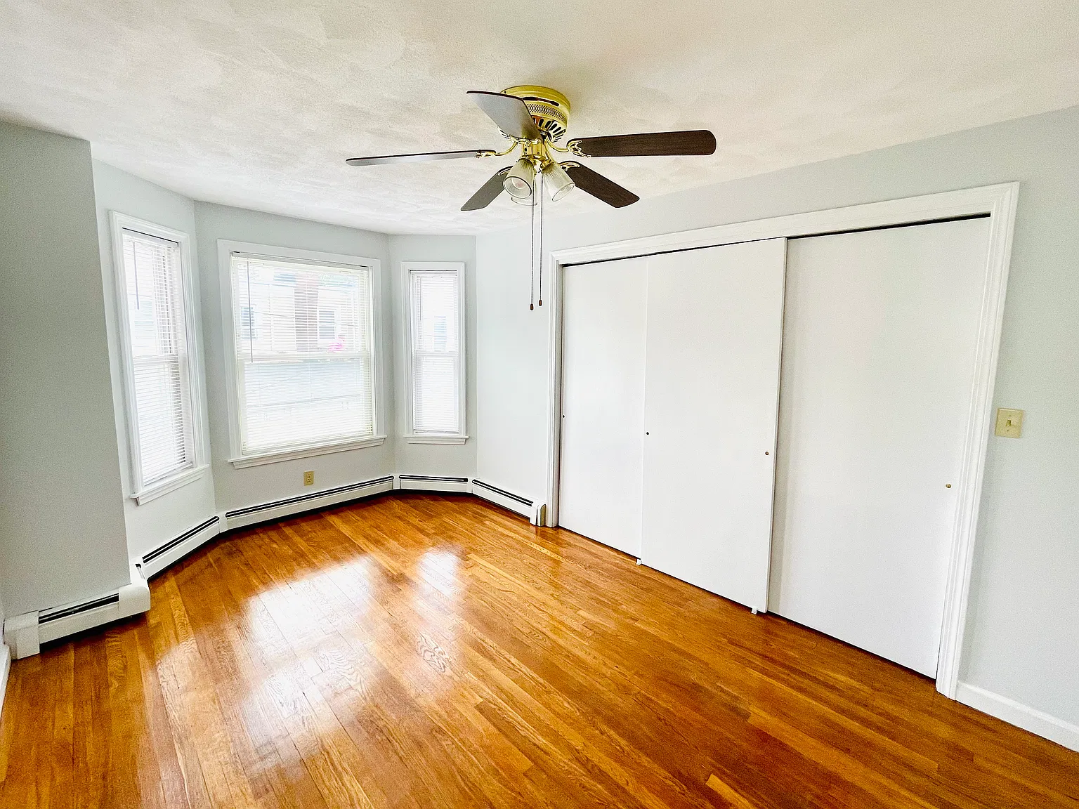 4 bed, $4,000 — Photo 4
