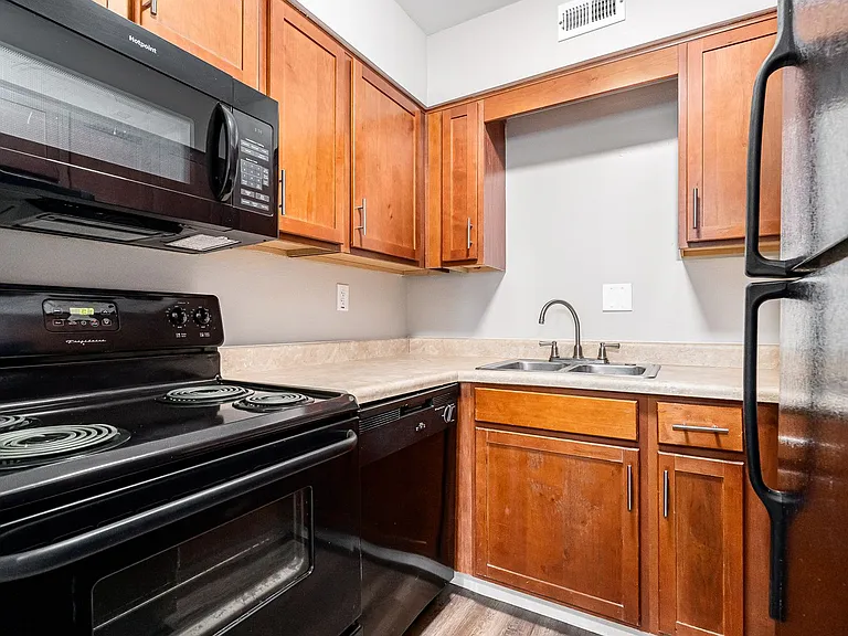 Station House Apartments — Photo 16