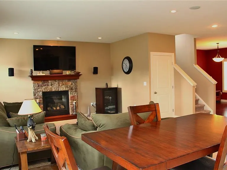 7519 Oakwilde Dr — Photo 2