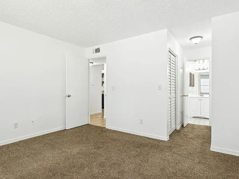 Bentwood Ln — Photo 16