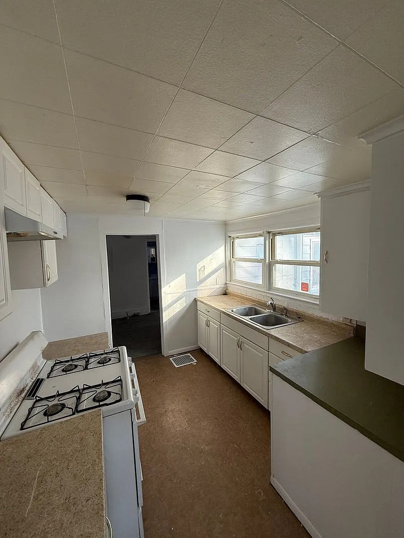 3 bedroom 1 bathroom house. $1050.00 — Photo 4