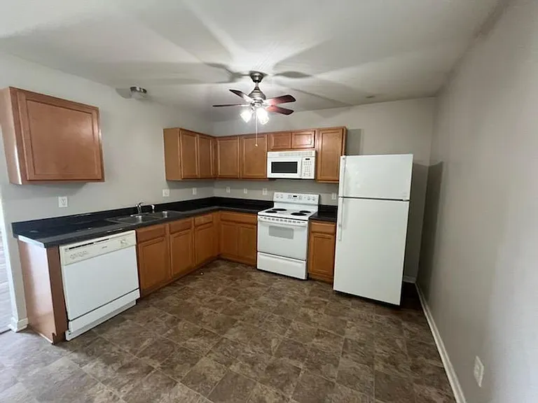 102 Prancer Cir — Photo 3