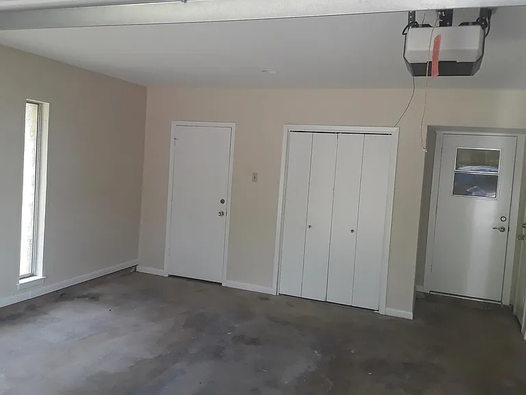 724 Whispering Oaks Dr — Photo 37