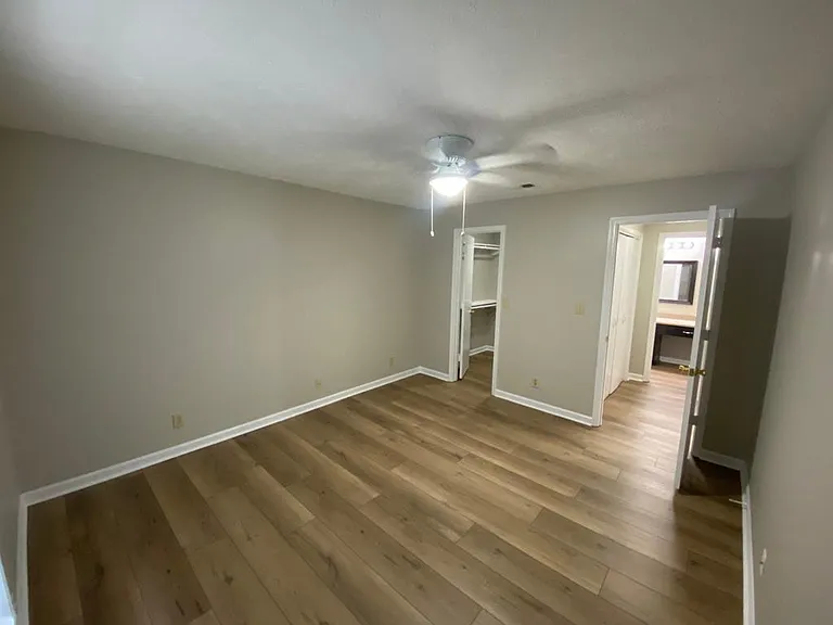 102 Sterling Ct — Photo 6