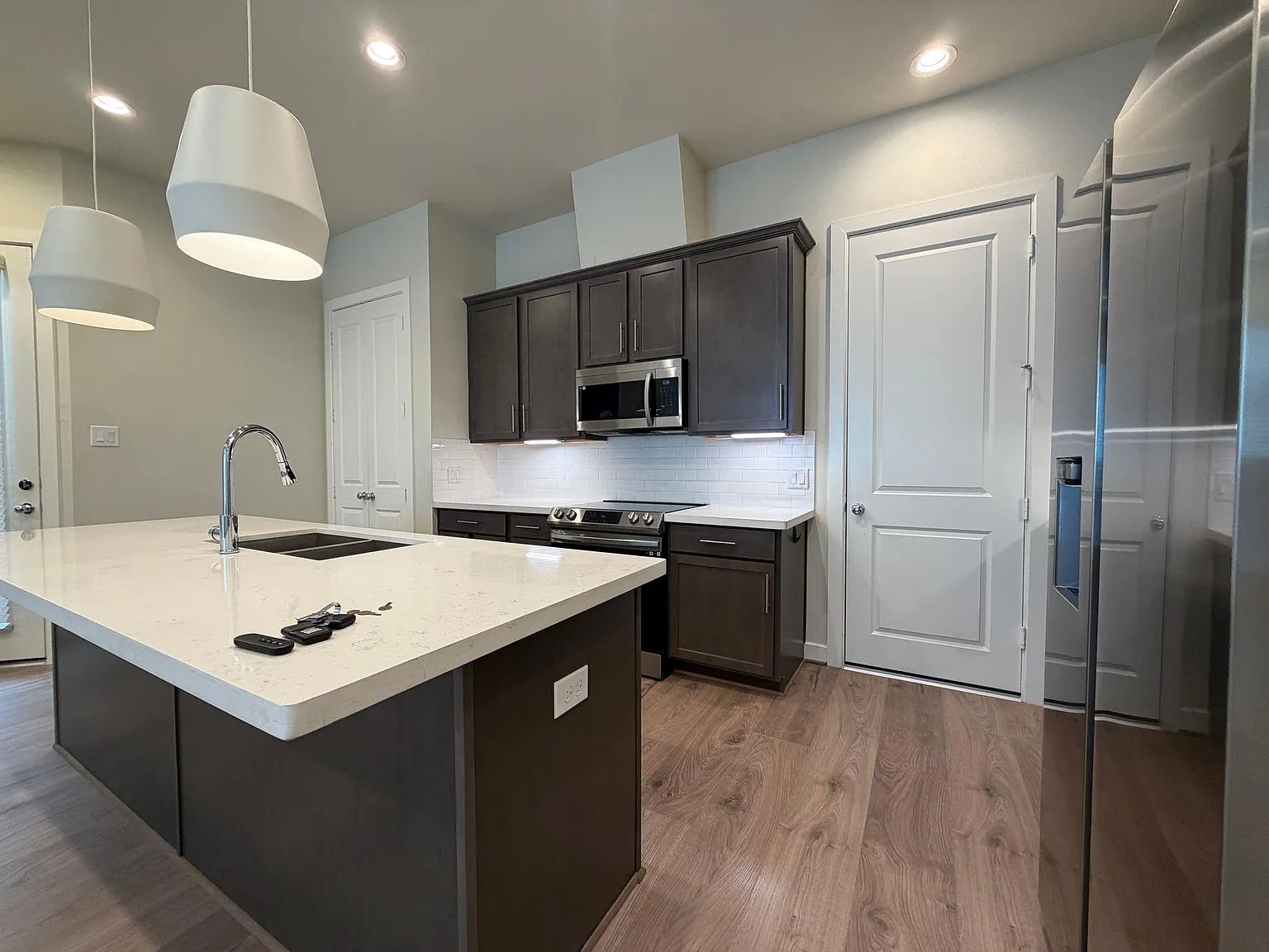 3 bed, 2.5 bath, 1538 sqft, $2,100 — Photo 3