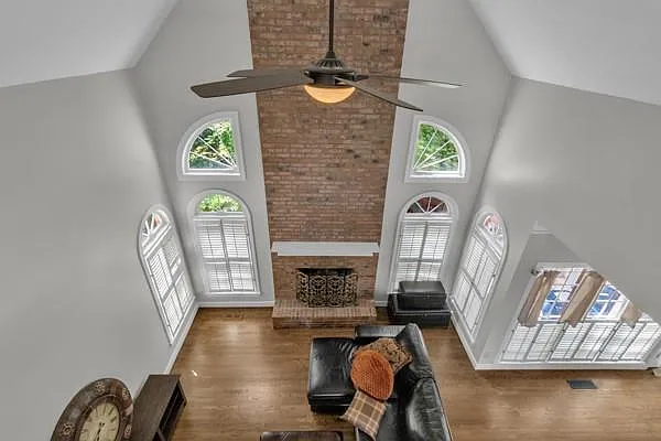 1085 Castle Pointe Ln — Photo 16