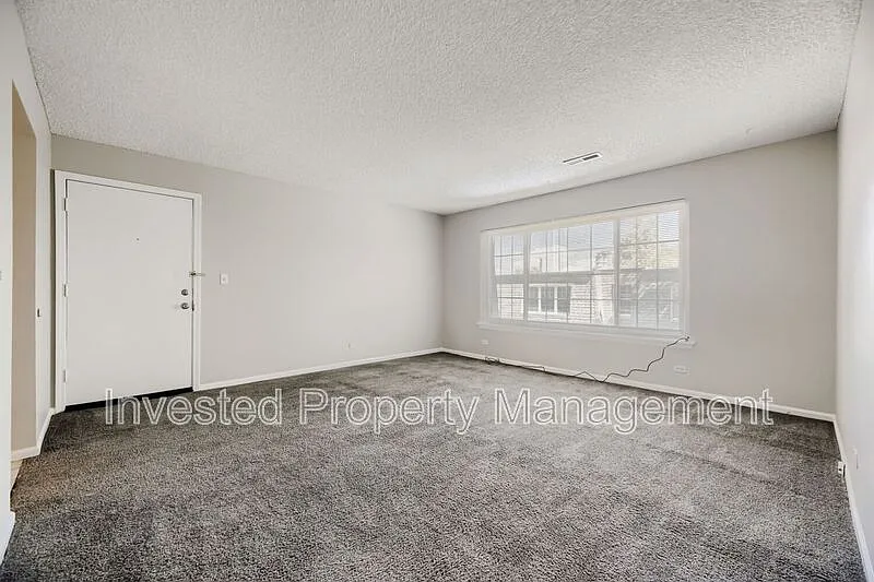 2 bed, 1.5 bath, 1004 sqft, $1,350 — Photo 3