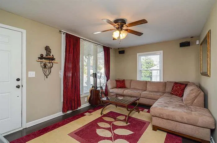 3 bed, 875 sqft, $2,250 — Photo 2