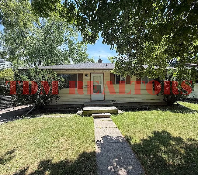 3742 Holly Ave — Photo 1