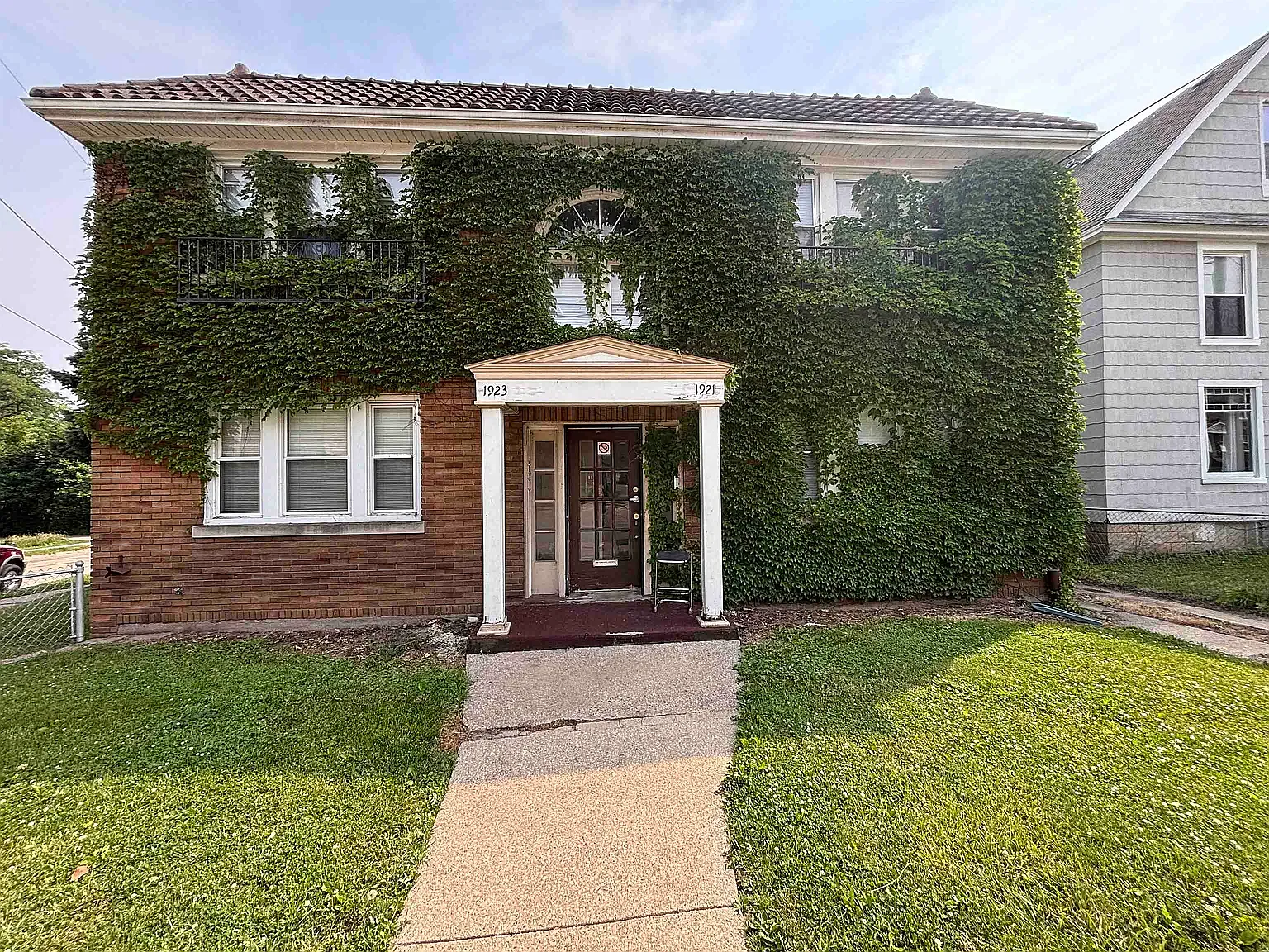 2 bed, 900 sqft, $1,075 — Photo 1