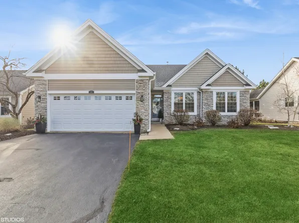 715 Nashua Ct, Crystal Lake, IL 60012