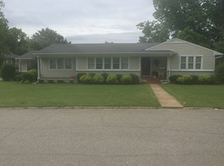 106 College Hts, Greenfield, TN 38230