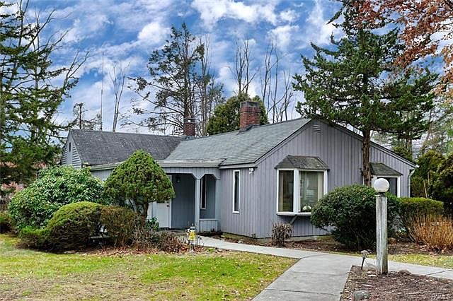 1st image of 4 Briarwood Ln
