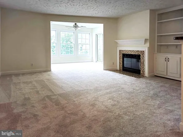 3801 Ridge Knoll Ct Unit 210A, Fairfax, VA 22033