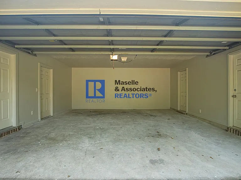 114 Fox Meadow Dr — Photo 34