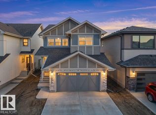 1077 Cristall Cres, Edmonton, AB T6W 5S6