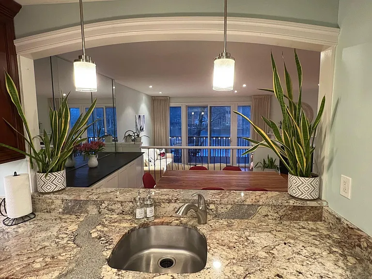 First floor: kitchen