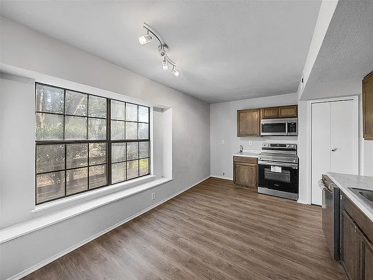 28 Brewster Ct — Photo 34