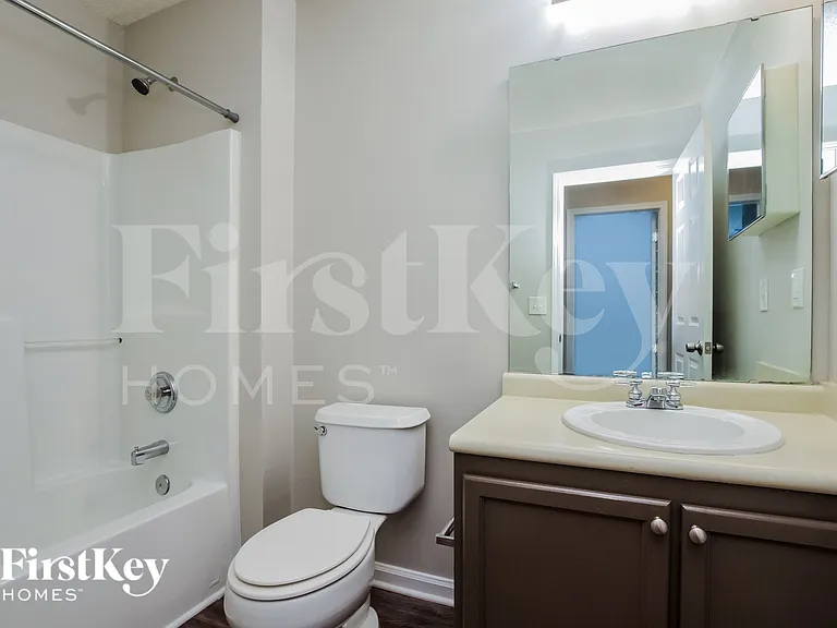 812 Silver Ct — Photo 10