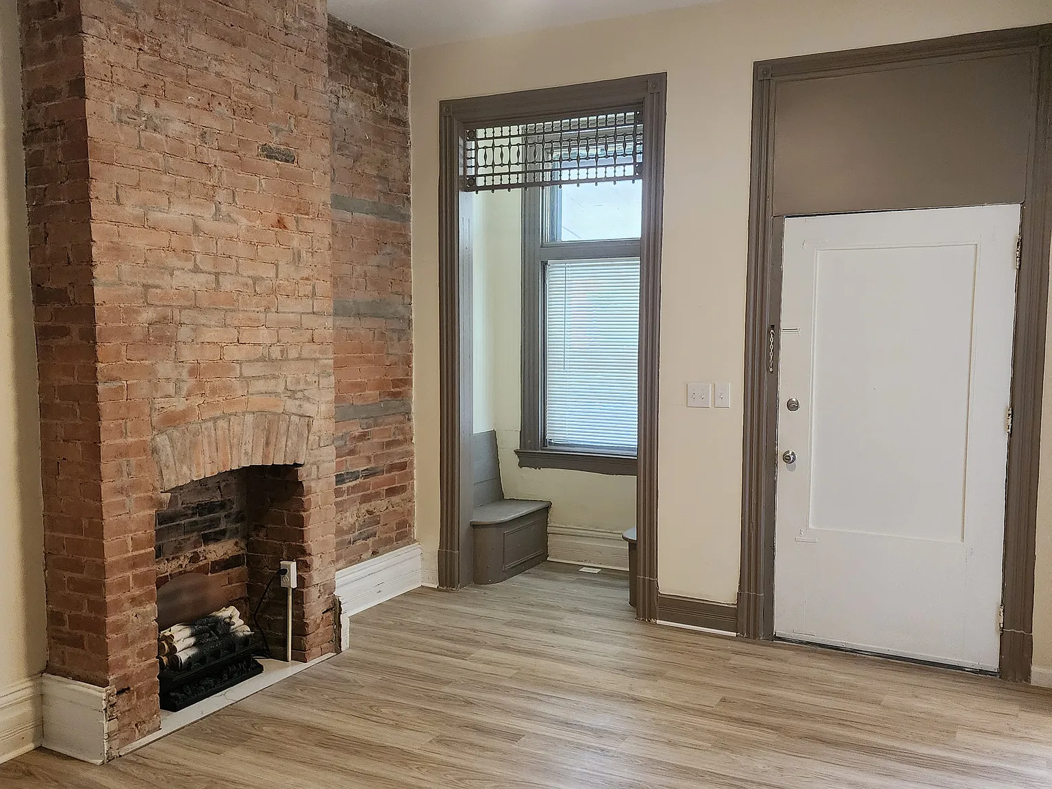 3 bed, 1600 sqft, $2,000 — Photo 1
