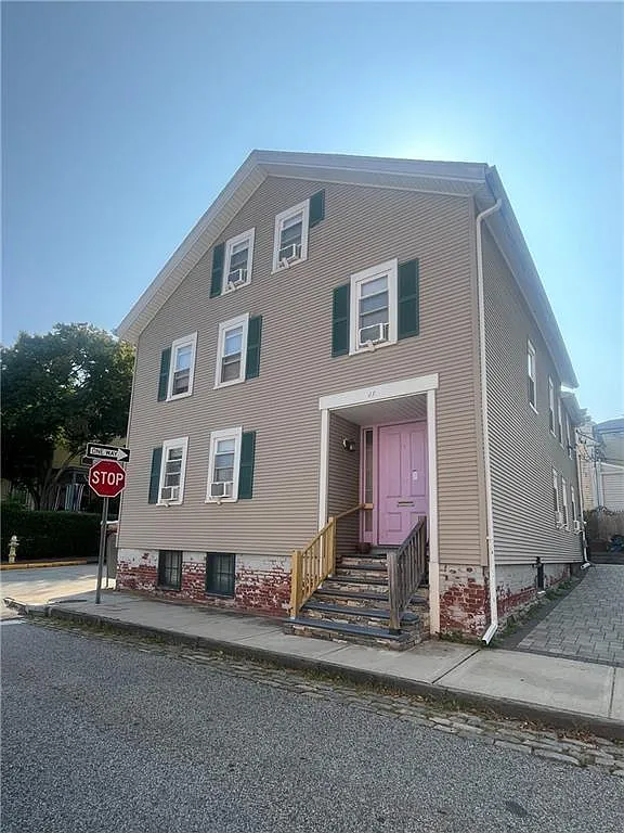 4 bed, 1.5 bath, 1020 sqft, $3,800 — Photo 1