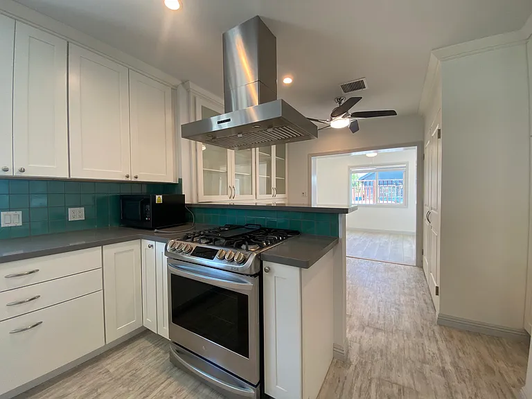 1712 N Lincoln St — Photo 5