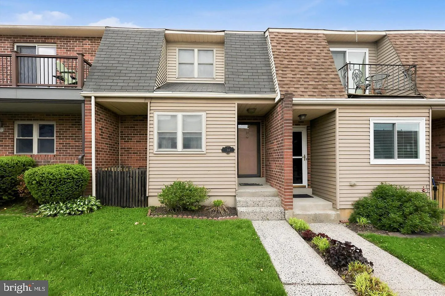 3 bed, 2.0 bath, 1300 sqft, $2,500 — Photo 1