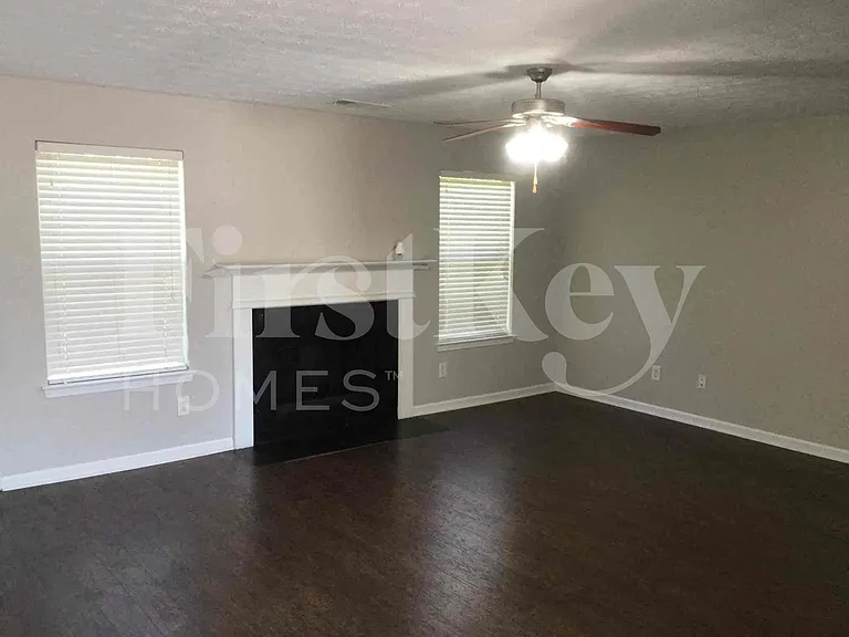 3844 Hadley Rd — Photo 2
