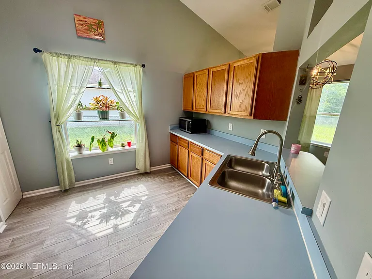 336 Shamrock Ave S — Photo 3