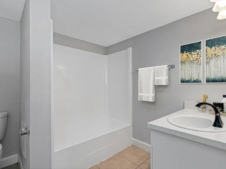 Avina North Apartments — Photo 14