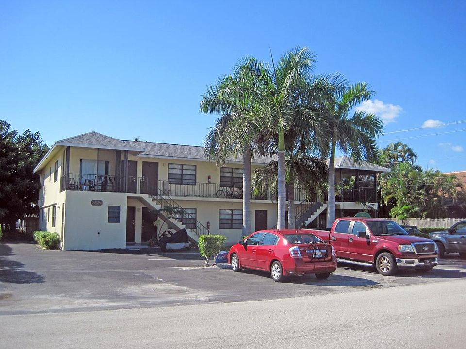 2nd image of 520 NE 45th St APT 2