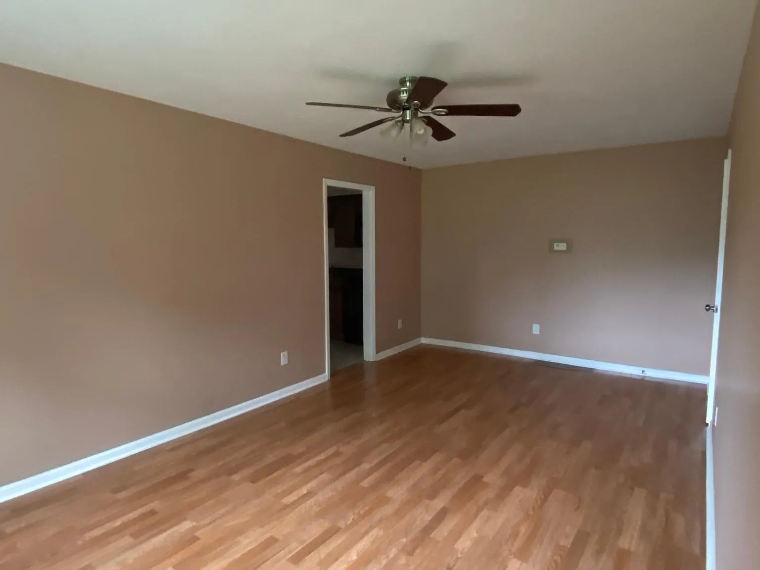 1413 Townley Dr — Photo 2
