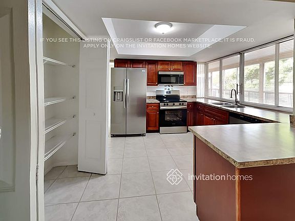 5th image of 11385 NW 41st St
