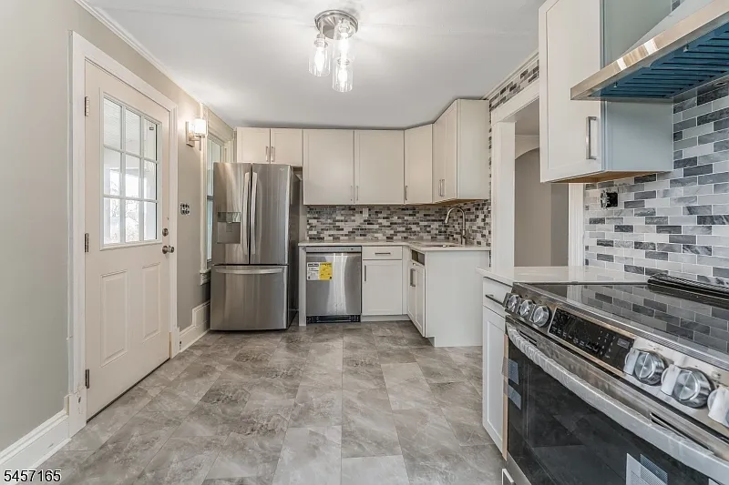 2 bed, 1.0 bath, $2,700 — Photo 3
