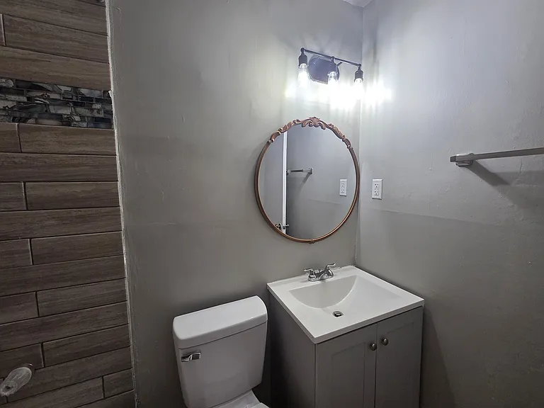 5787 Northland Dr — Photo 25