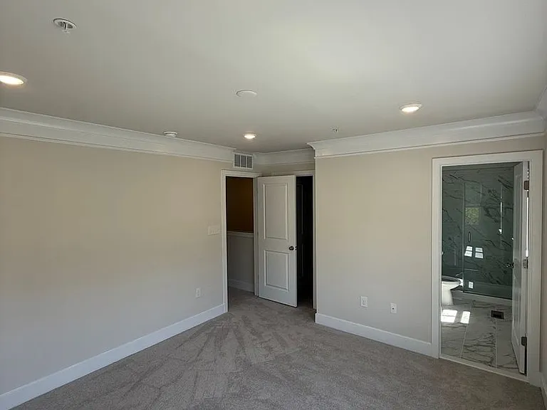 2102 Winterberry Ln — Photo 7